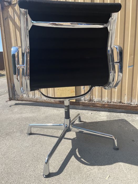 krzesło fotel Vitra EA 108