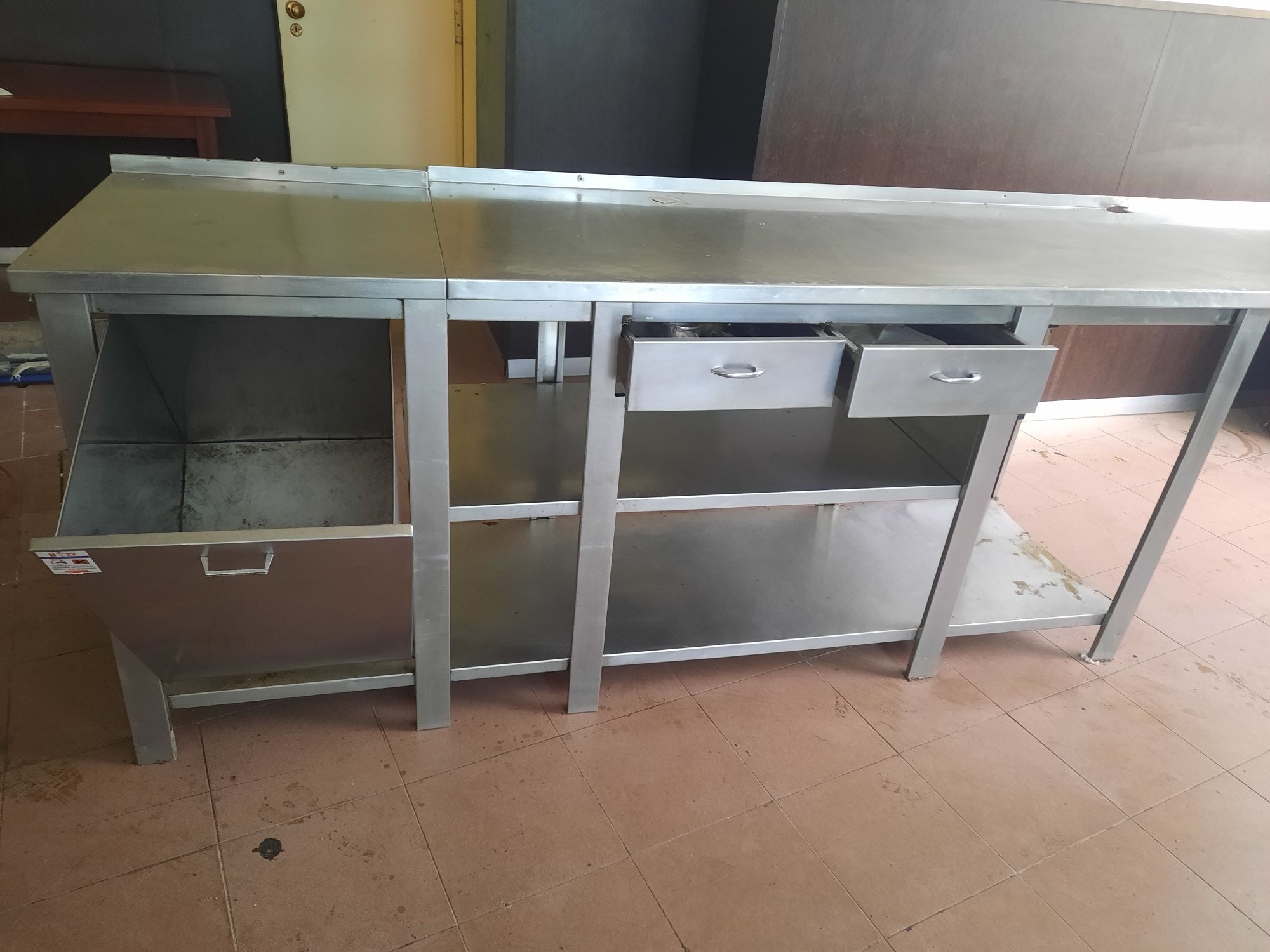 Mesa inoxe tulha gavetas e parteleira