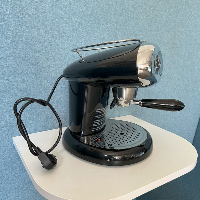 Máquina café modelo ILLY by Luca Trazzi