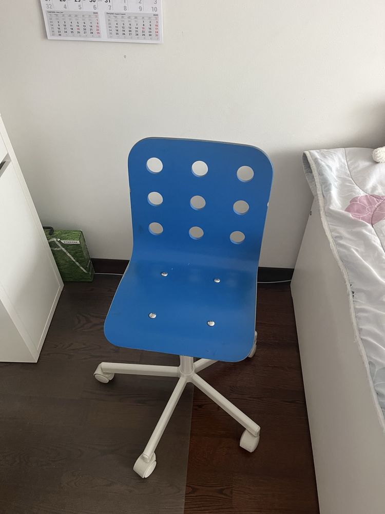 Biurko ikea MICKE + krzeslo obrotowe ikea dla dziecka
