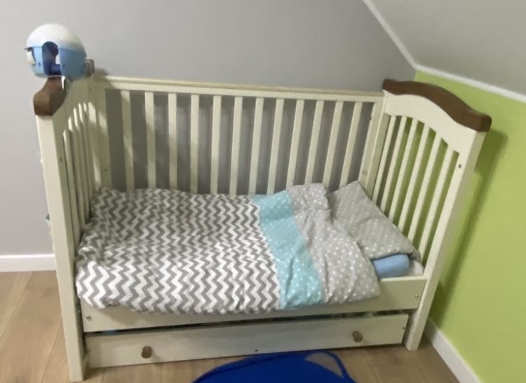 Sprzedam komode z lozeczkiem