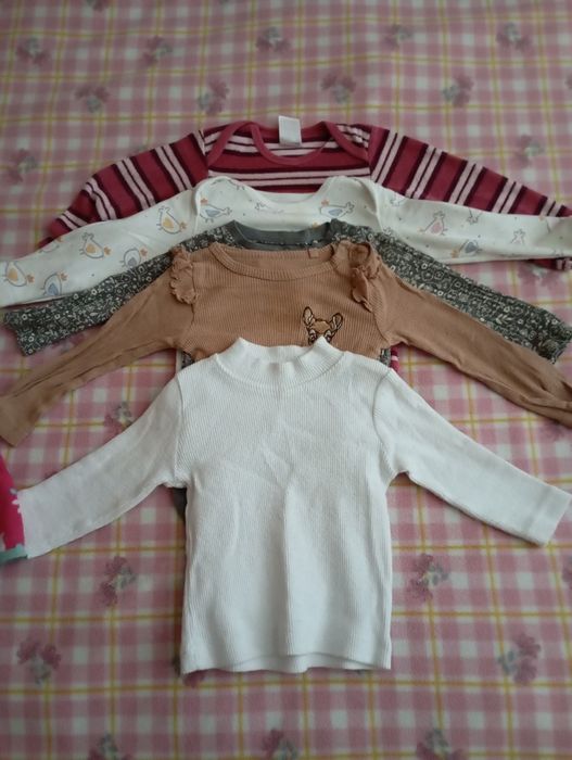 Дитячі речі на дівчинку.