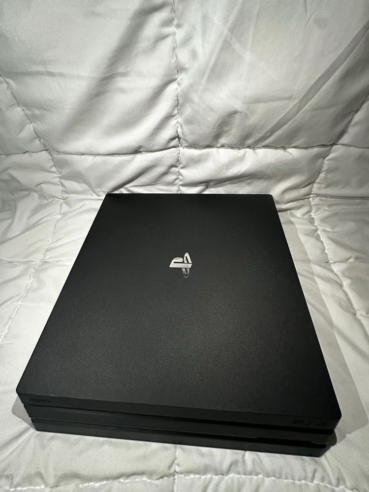 Ps 4 pro 1 tb (2 dualshock)