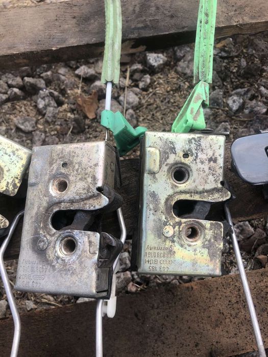 Ручка блок замок дверей Ауді Audi 100 C3