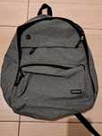 Mochila cinzenta