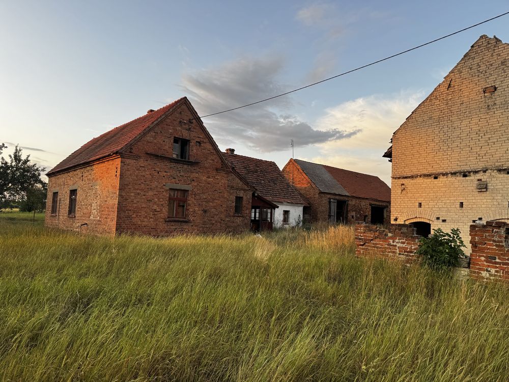 Dom do remontu + 2 stodoły