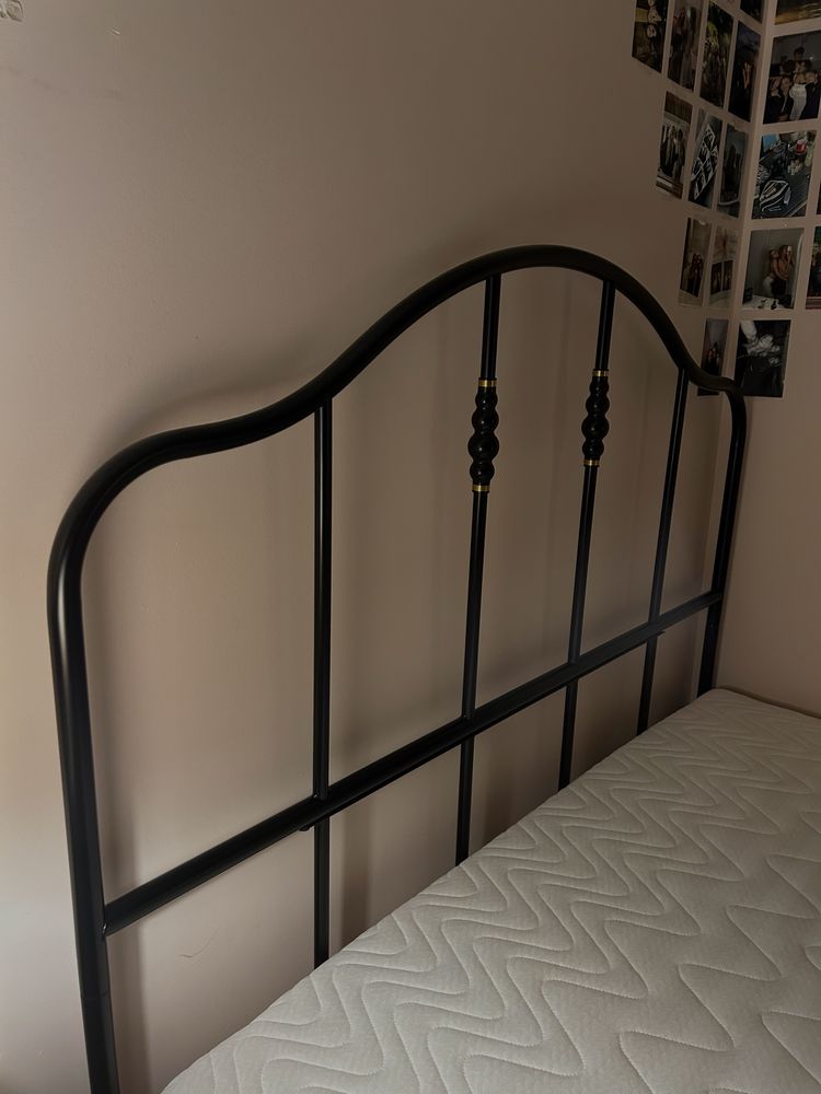 Czarne metalowe łóżko ikea sagstua 140x200 dodatkowo materac