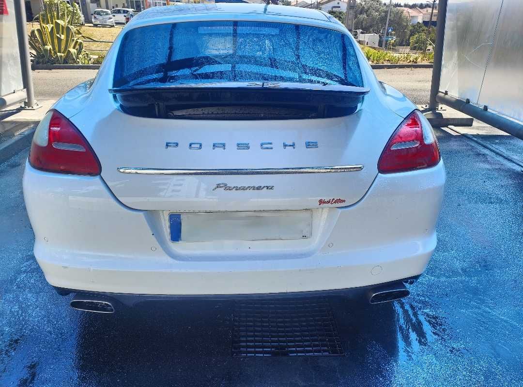 Porsche Panamera Black Edition