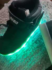 Buty swiecace chłopięce LED z ładowaniem   USB czarne rozm EUR 33/ dl