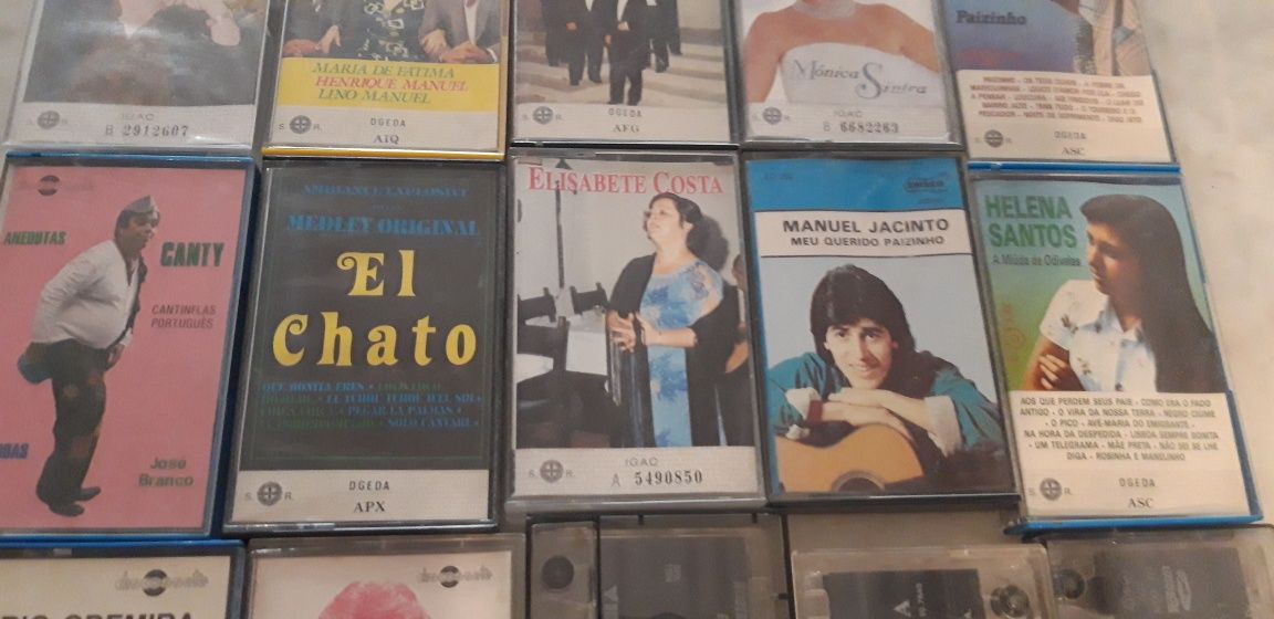 Conjunto de 15 Cassetes de Música Portuguesa