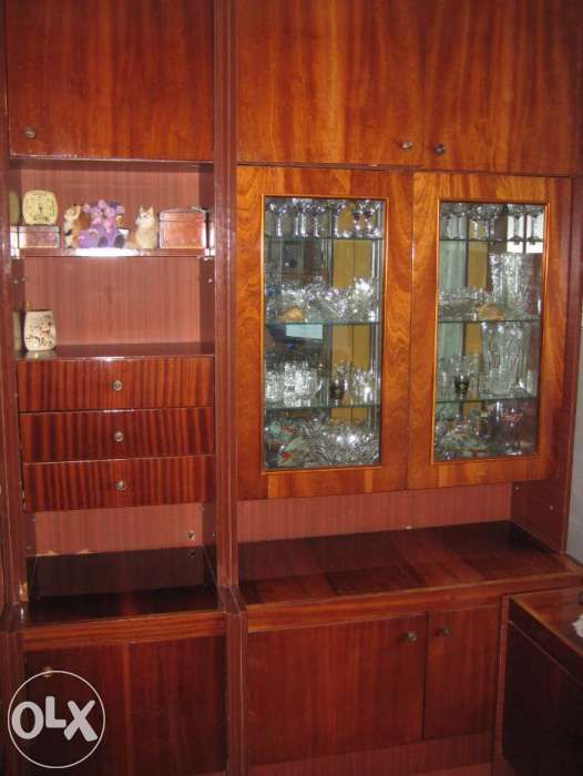 Продам стенку с лаковым покрытием б/у