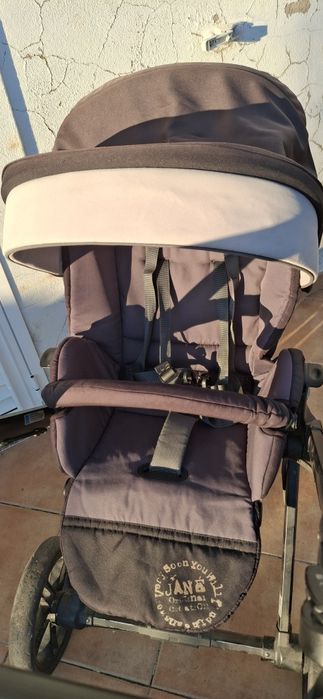 Carrinho de bebe com ovo