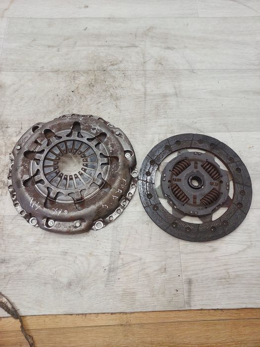 Комплект зчеплення Ford Focus 2 04-11 Volvo C30 S40 1.6 бенз LUK