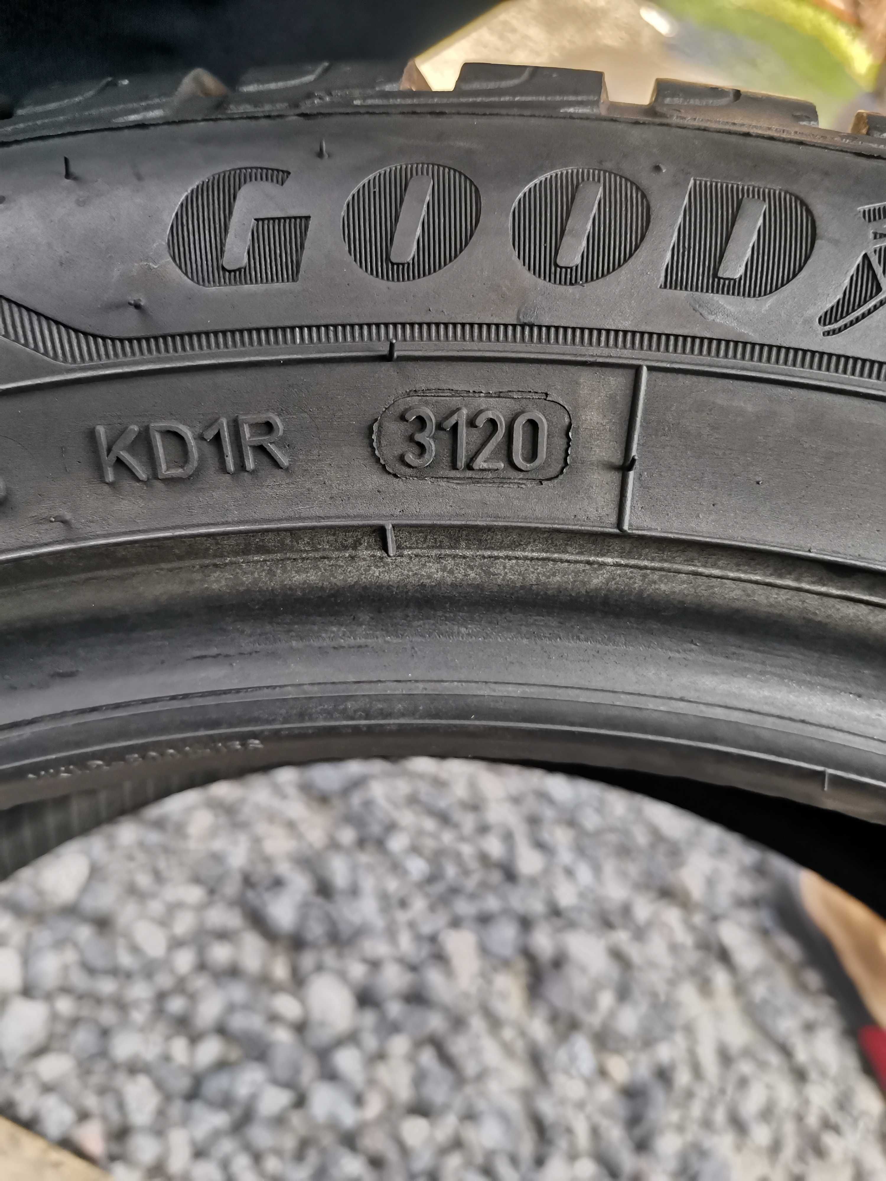 zima Goodyear 225/50/18 z 2021r 8.5mm 4szt