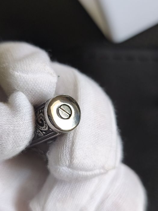 Colar com depósito secreto em aço inoxidável Novo.