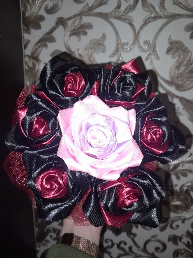 Букет роз из атласной ленты на заказ