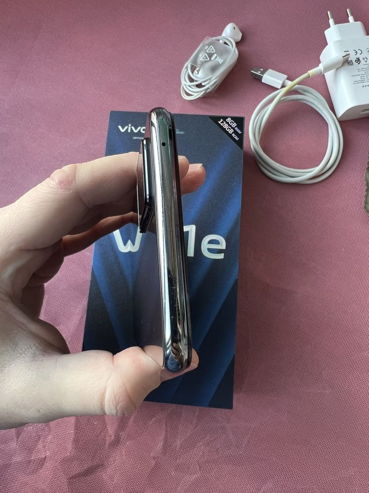 Продам телефон в отличном состоянии Vivo v21E