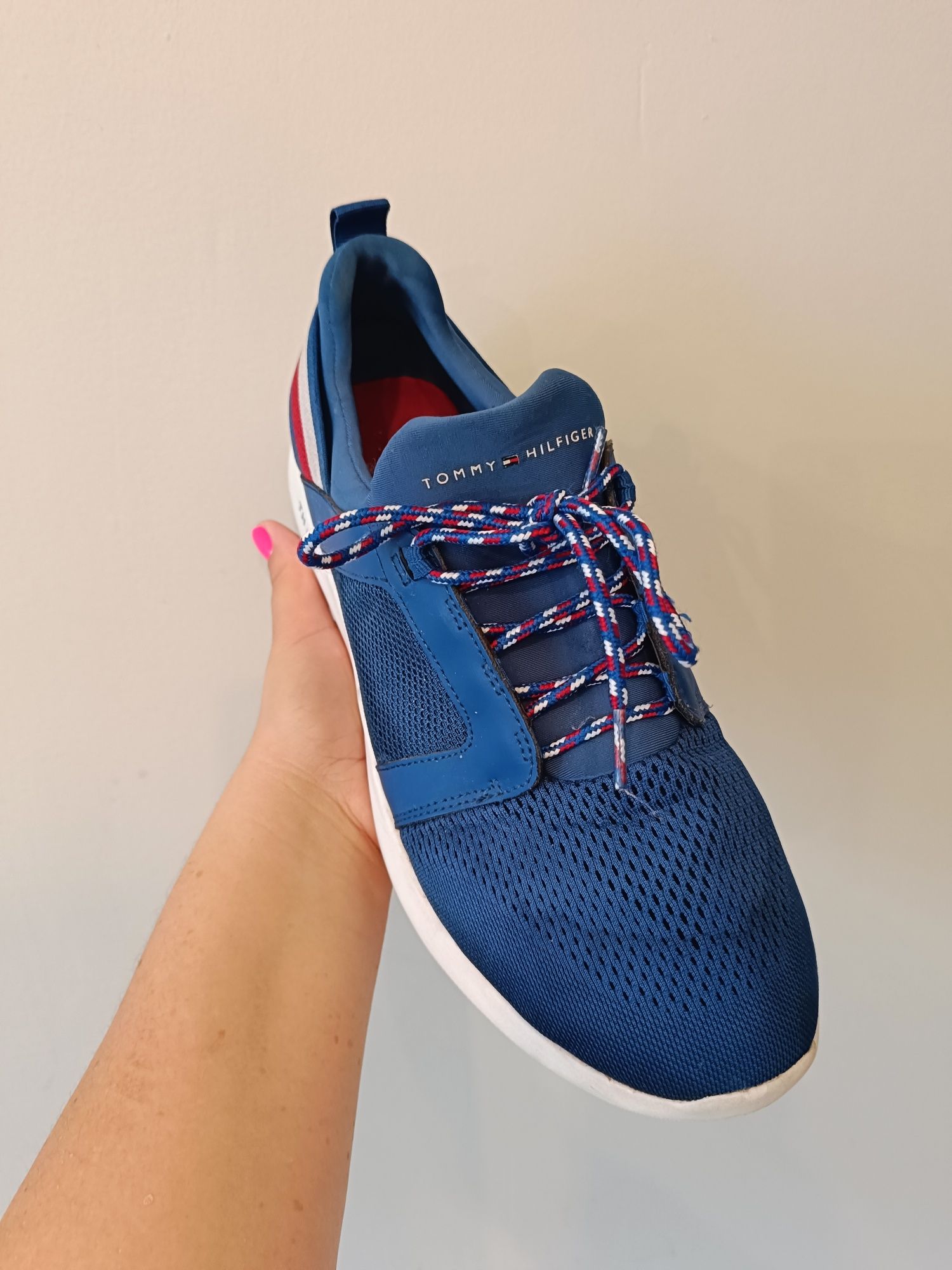 Sportowe buty Tommy Hilfiger 44
