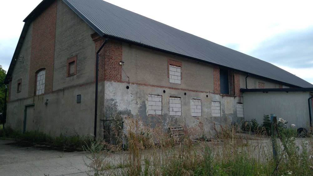 Magazyn 2000 m2  + 2 działki 2082m2 i 1856m2