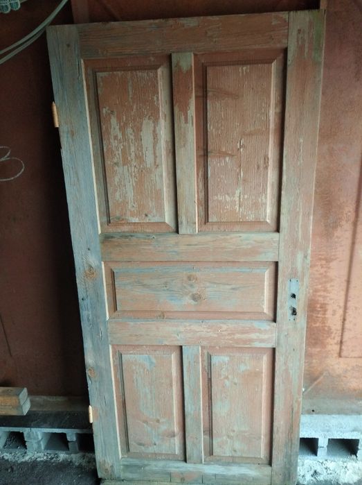 Двері дерев'яні.