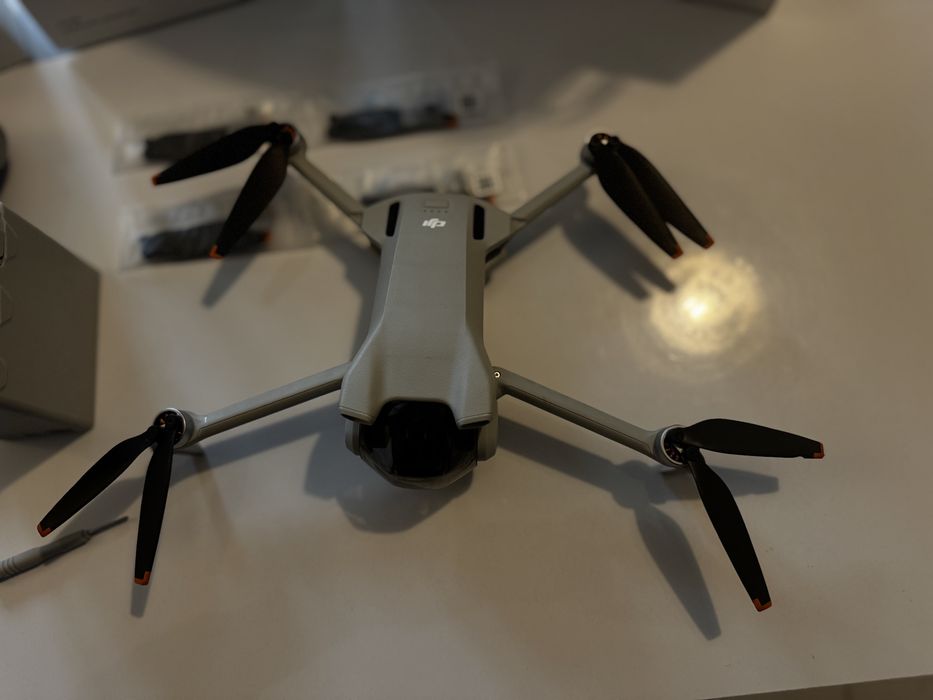 DJI Mini 3 Fly More Combo +DJI RC Dron– bardzo dobry stan
