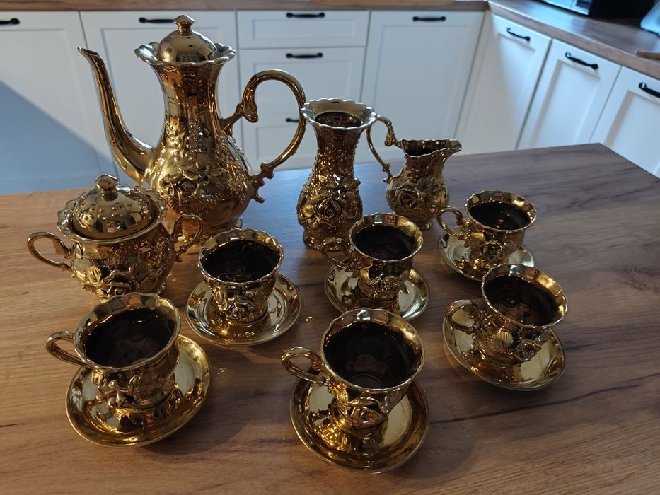 Złoty serwis kawowy
