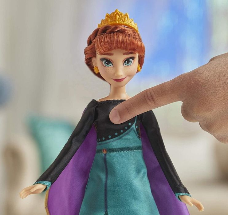 Співаюча лялька Холодне серц Анна від Hasbro