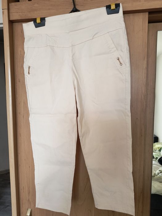 Jasno-kremowe/ ecru krótkie spodnie typu rybaczki,nowe