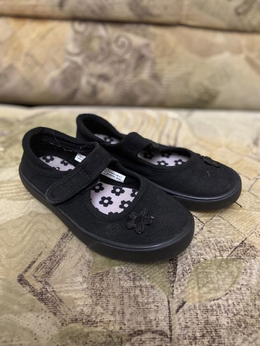 Черные туфли , мокасины для школы для девочки Clarks