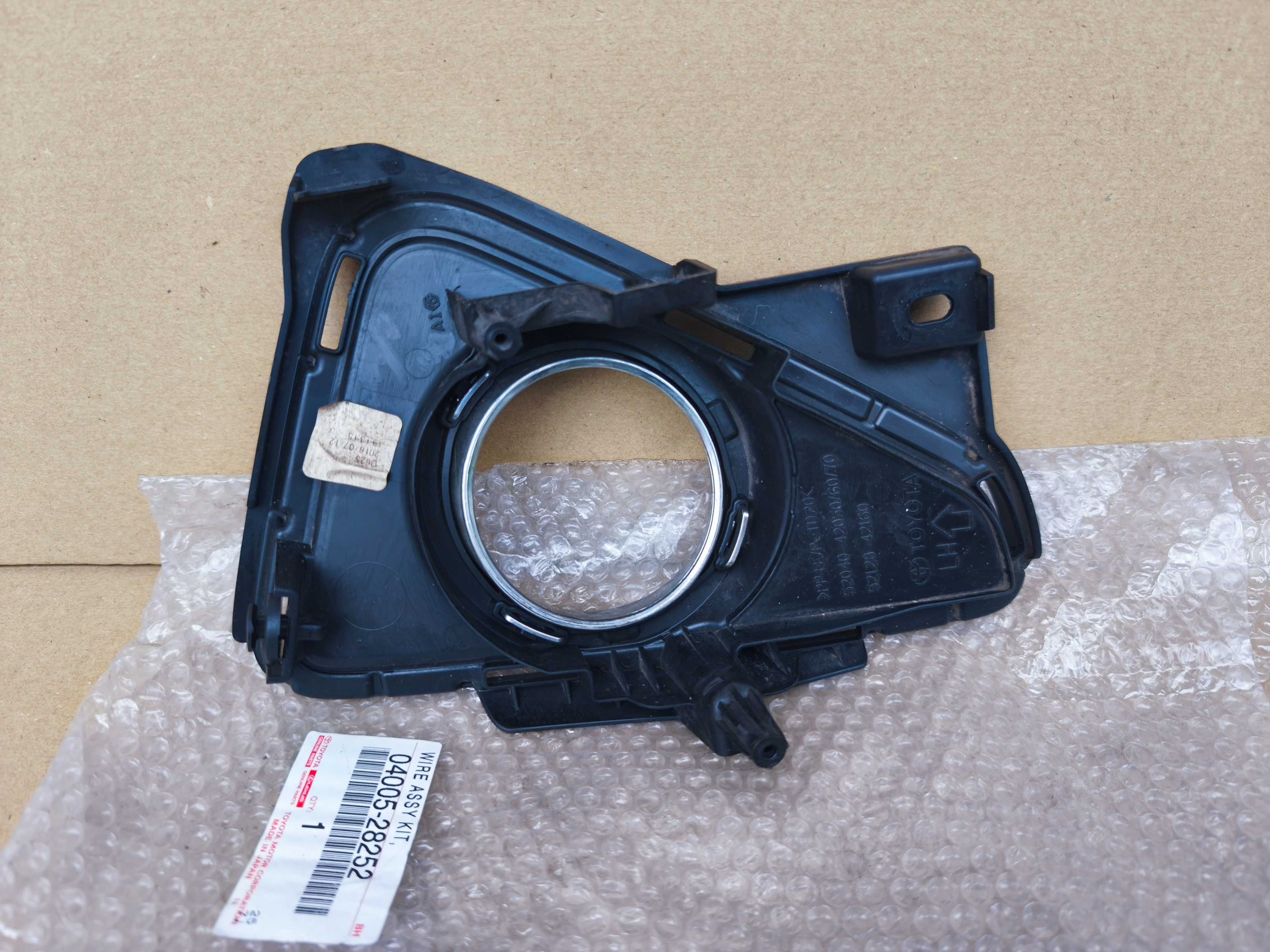Toyota Rav IV kratka zderzaka lewa przód chrom 521.28-42.160