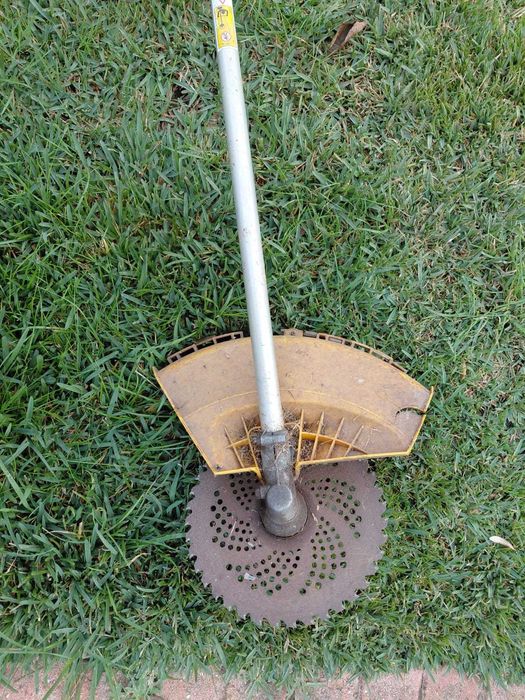 Roçadora usada Dynamac DB40 gasolina