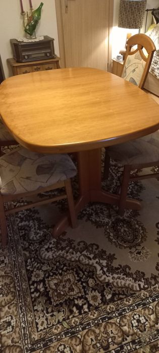 Stół rozkładany 4 krzesła