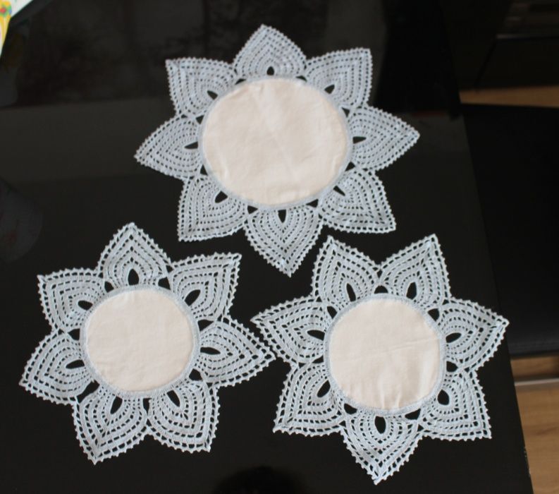 Conjunto de Naprons com renda colorida, azul claro e rosa. Novos!