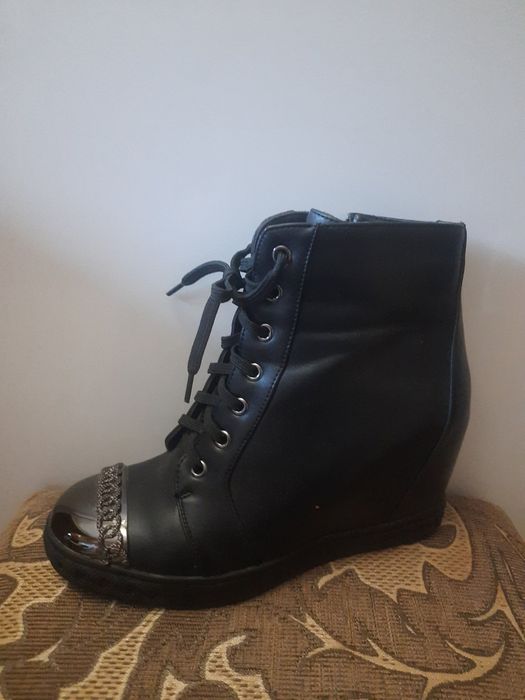 Ботинки женские р.36