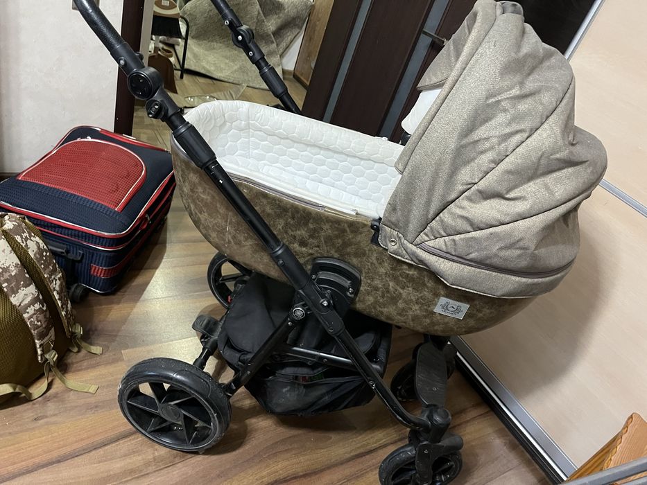 Продам кроватку и коляску срочно