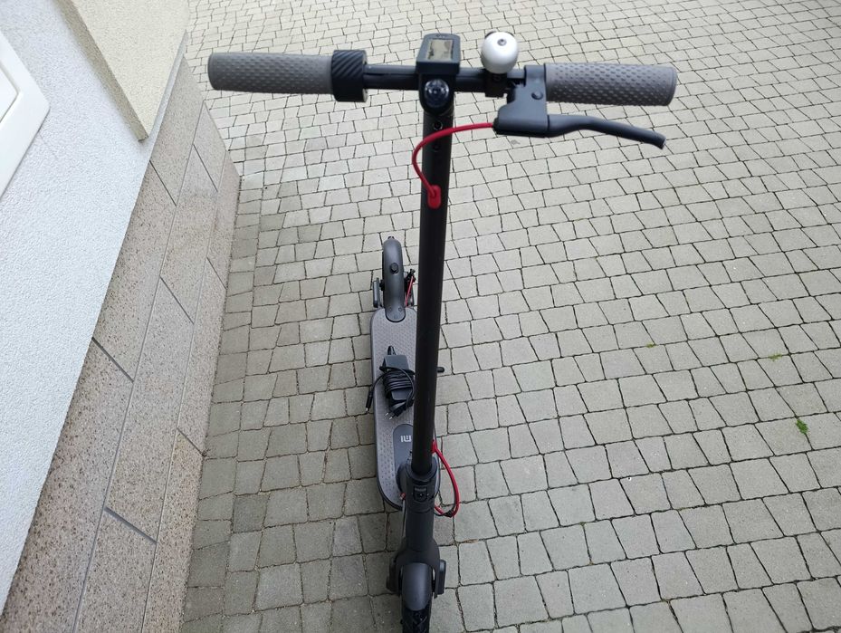 Hulajnoga Xiaomi M365 stan bardzo dobry