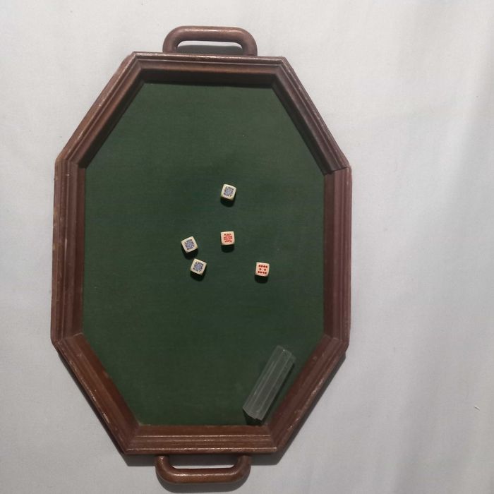 Tabuleiro para jogar dados