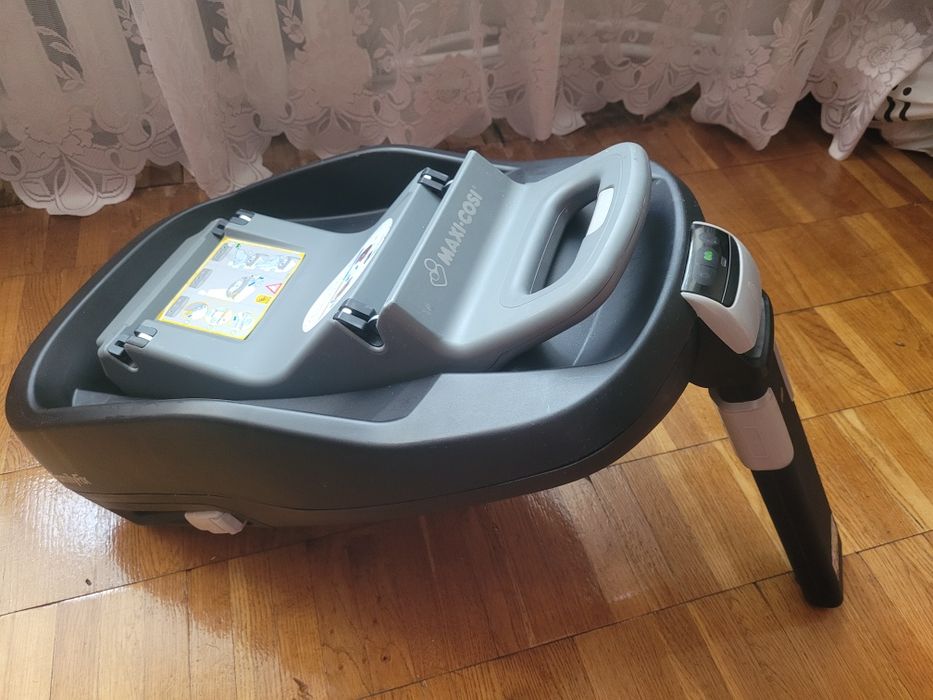 Система кріплення Isofikx та крісло автомобільне Махі-Соsi