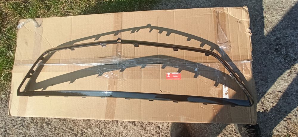 Рамка решітки радіатора Chevrolet bolt EUV 42803280, 42803280
