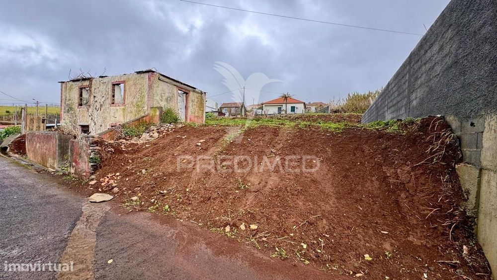 Moradia T3 em Ruína - Ponta do Pargo . Calheta - Ilha da Madeira