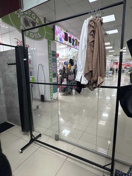 Стійки для одягу