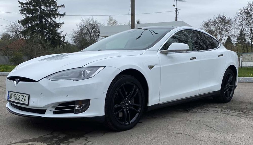 Tesla model S 2015