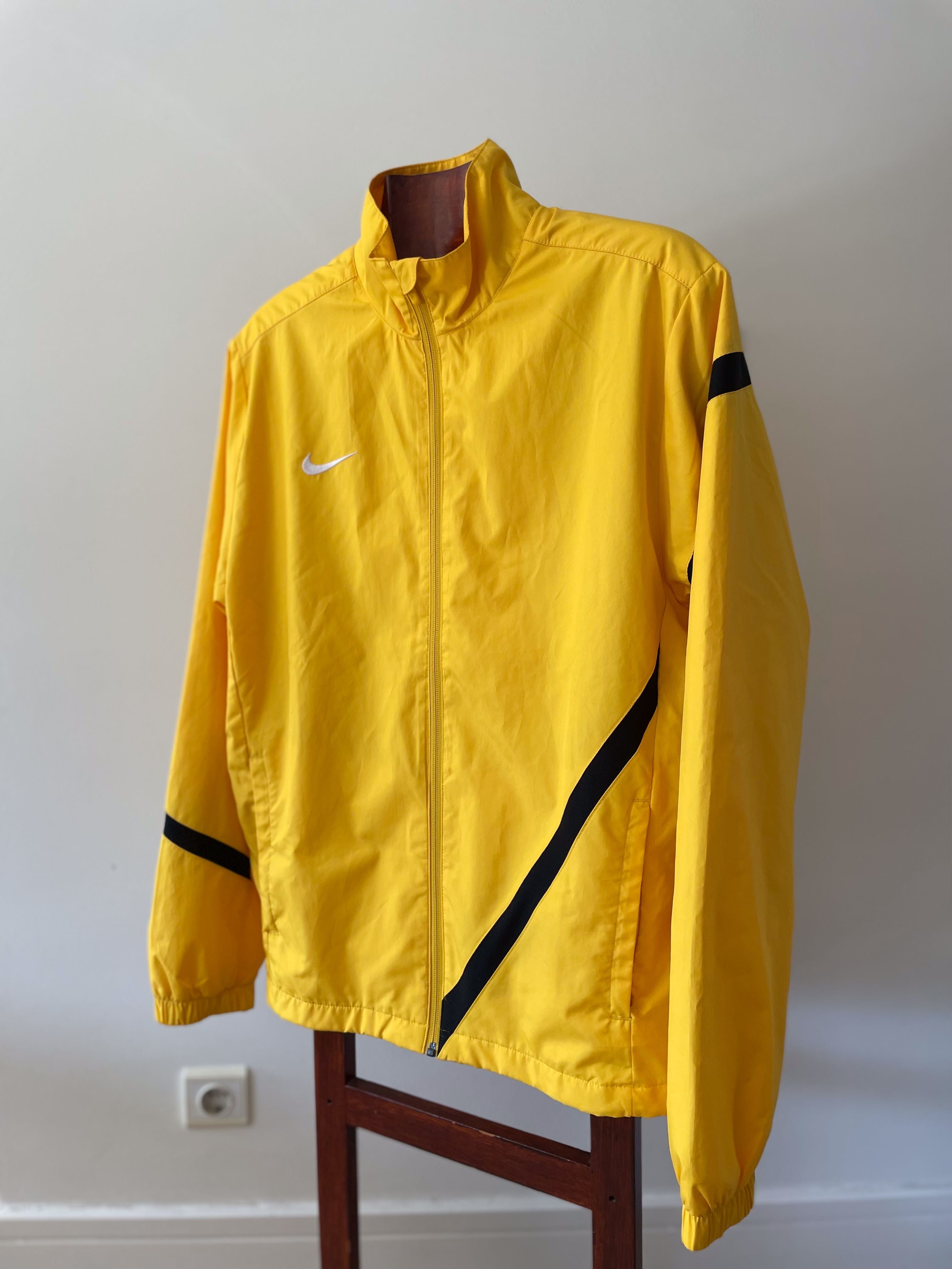 Casaco Nike Amarelo (Large) com risca diagonal Preta