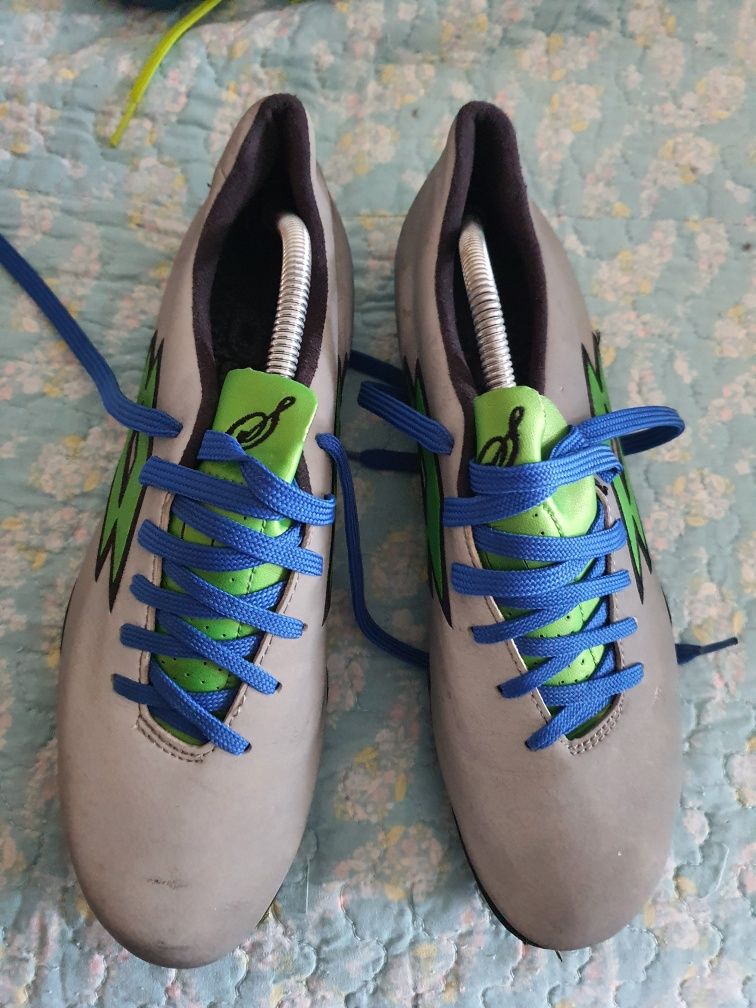 Vendo botas de Futebol