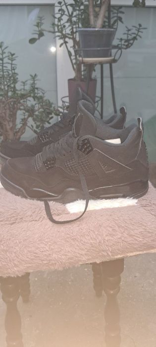 Nike Air Jordan 4 "Black Cat"
Состояние отличное
Размер:43
Идут без ор