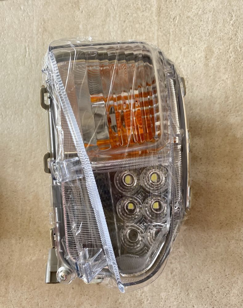 Поворотник с ДХО Toyota Prius/ денні ходові вогні фара 8152147060