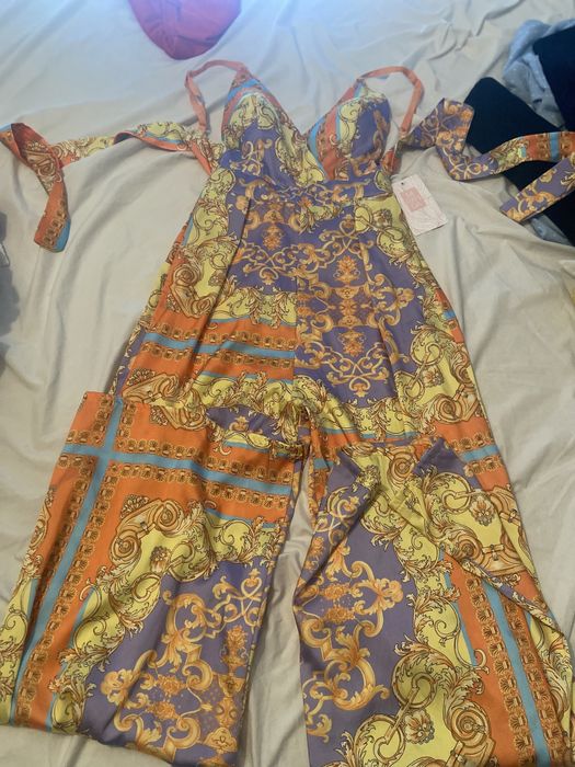 Macacão novo com etiqueta