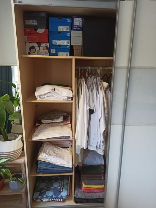 Szafa z przesuwnymi drzwiami