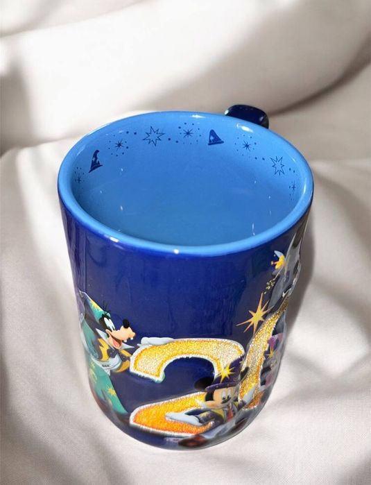 Продам колекційну чашку від Disney.