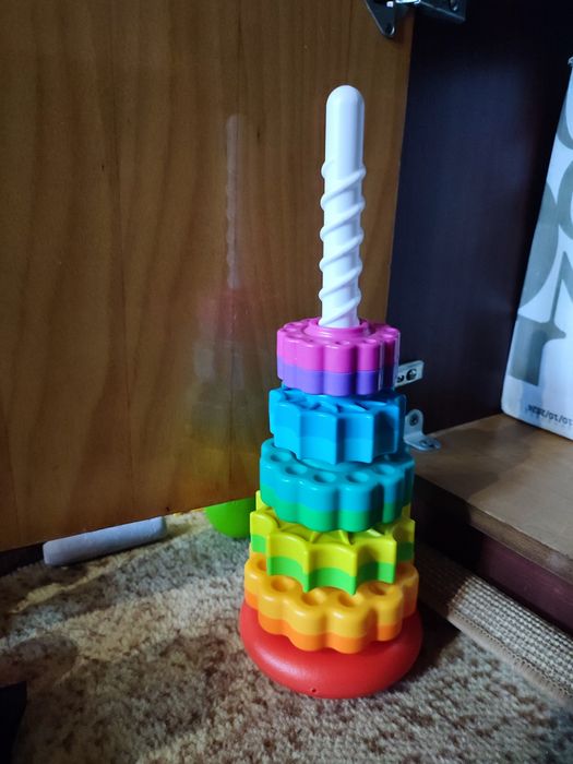 Піраміда Дитяча яскрава крутиться